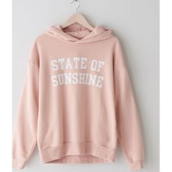 Bluza oversize z kapturem -. Bluzy damskie Sinsay, s, bez wzorów, bez rękawów, z kapturem. W wyprzedaży za 29,99 zł.
