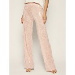 Spodnie materiałowe Marciano Guess 92G522 5499Z. Różowe spodnie damskie MARCIANO GUESS, xs, z aplikacjami, z tkaniny. W wyprzedaży za 429,00 zł.