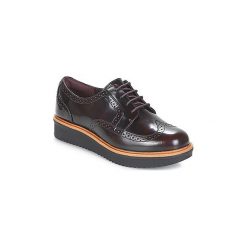 Derby Clarks TEADALE. Czerwone półbuty damskie Clarks, bez wzorów, bez obcasa, bez zapięcia. Za 335,30 zł.
