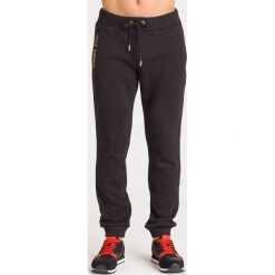 SPODNIE DRESOWE Versace Jeans. Czarne spodnie męskie Versace Jeans, na co dzień, s, z haftami, z bawełny. Za 405,30 zł.