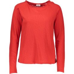 Koszulka w kolorze czerwonym. Czerwone koszulki damskie Marc O'Polo DENIM, s, bez wzorów, z bawełny, z okrągłym kołnierzem, z długim rękawem. W wyprzedaży za 127,95 zł.