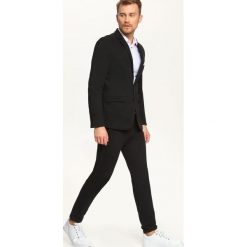 MARYNARKA MĘSKA TALIOWANA, OBCISŁA Z GUZIKIEM. Czarne marynarki męskie marki Top Secret, m, eleganckie. W wyprzedaży za 64,99 zł.