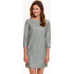 Sukienka ze sztucznej skóry z rękawem 3/4. Szare sukienki damskie Top Secret, na co dzień, na zimę, z haftami, ze skóry ekologicznej, eleganckie, z okrągłym kołnierzem, z krótkim rękawem, krótkie, mini, proste. W wyprzedaży za 59,99 zł.