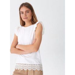 Bluzka z koronką - Kremowy. Białe bluzki damskie House, s, w koronkowe wzory, z koronki, bez kołnierzyka, bez rękawów. Za 39,99 zł.