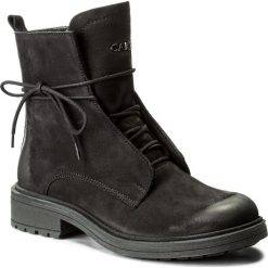 Botki CARINII - B4030 360-000-POL-C48. Czarne buty zimowe damskie Carinii, z nubiku, na obcasie. W wyprzedaży za 289,00 zł.