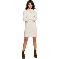 Swetrowa mini sukienka z golfem - beżowa. Brązowe sukienki damskie BE, s, bez wzorów, ze splotem, z golfem, bez rękawów, mini. Za 139,00 zł.