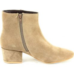 Skórzane botki "Alizee" w kolorze beżowym. Brązowe botki damskie Manoukian, Biscote, ze skóry, bez obcasa, na obcasie, bez zapięcia. W wyprzedaży za 239,95 zł.