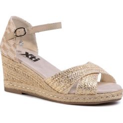 Espadryle XTI - 49706 Gold. Żółte espadryle damskie Xti, bez wzorów, ze skóry ekologicznej, bez obcasa, na obcasie. W wyprzedaży za 149,00 zł.