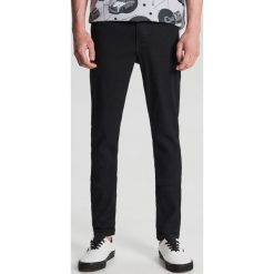 Jeansy skinny - Czarny. Czarne jeansy męskie Cropp, m, bez wzorów. Za 89,99 zł.