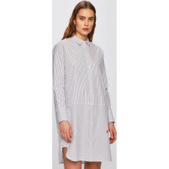 Scotch & Soda - Sukienka. Białe sukienki damskie Scotch & Soda, na co dzień, s, bez wzorów, z bawełny, casualowe, bez kołnierzyka, z długim rękawem, długie, mini, proste. W wyprzedaży za 239,90 zł.