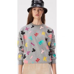 Bluza z kolorowym nadrukiem Mickey Mouse - Szary. Bluzy damskie Sinsay. Za 59,99 zł.