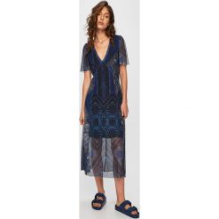 Desigual - Sukienka. Niebieskie sukienki damskie Desigual, na co dzień, s, bez wzorów, z elastanu, casualowe, bez kołnierzyka, z krótkim rękawem, krótkie, mini, proste. W wyprzedaży za 179,90 zł.