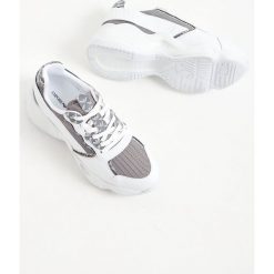 SNEAKERSY EMPORIO ARMANI. Buty sportowe damskie Emporio Armani, bez wzorów, sportowe. Za 1209,00 zł.