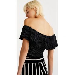 Topy damskie: Krótki top z koronką