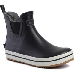 Kalosze KAMIK - Sharonlo EK2405 Black. Czarne kalosze damskie Kamik, bez wzorów, z tworzywa sztucznego. W wyprzedaży za 149,00 zł.