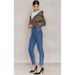 Spodnie z wysokim stanem: NA-KD Trend Spodnie jeansowe Stirrup – Blue