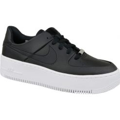 Czarne Buty Nike Air Force 1 Sage Low W AR5339-002. Czarne buty sportowe damskie Nike, bez wzorów, ze skóry, sportowe, Nike Air Force. W wyprzedaży za 529,00 zł.