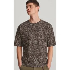 Wzorzysty t-shirt oversize - Szary. Szare t-shirty męskie Reserved, s, bez wzorów, bez kołnierzyka. Za 49,99 zł.