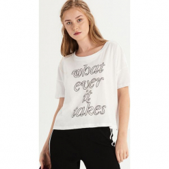 T-shirt z napisem i dżetami - Biały. Białe t-shirty damskie marki Sinsay, l, z napisami. Za 29,99 zł.
