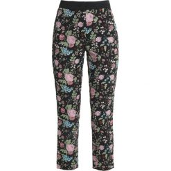 Sisley FLORAL PRINT CIGARETTE Spodnie materiałowe black. Czarne chinosy damskie marki Sisley, z elastanu. Za 399,00 zł.
