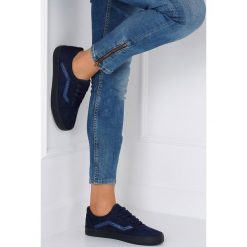 Trampki Vansówki granatowe B318-10 DARK BLUE. Niebieskie trampki i tenisówki damskie obuwie damskie, z aplikacjami, z tkaniny, na sznurówki. Za 41,31 zł.