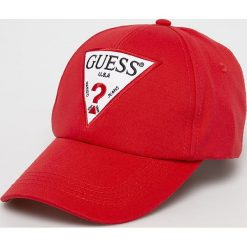 Guess Jeans - Czapka. Białe czapki damskie Guess Jeans, z aplikacjami, z bawełny. W wyprzedaży za 69,90 zł.