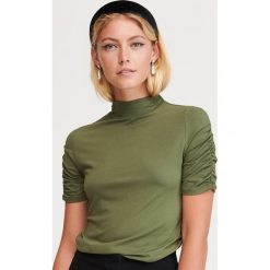 Bluzka ze stójką - Khaki. Brązowe bluzki damskie Reserved, s, bez wzorów, ze stójką, bez rękawów. Za 49,99 zł.