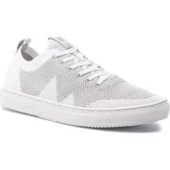 Tenisówki MARC O'POLO - 902 25143501 600 White 100. Szare półbuty męskie Marc O'Polo, bez wzorów, ze skóry, bez zapięcia. W wyprzedaży za 279,00 zł.