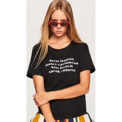 T-shirt z napisem - Czarny. Czarne t-shirty damskie Reserved, m, z napisami. Za 19,99 zł.