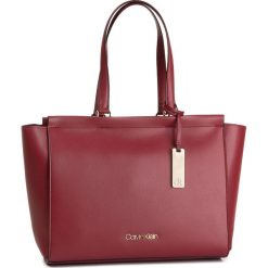Torebka CALVIN KLEIN - Enfold Shopper K60K605622 XCL. Czerwone torby damskie na zakupy Calvin Klein, bez wzorów, ze skóry ekologicznej, klasyczne, bez dodatków. Za 649,00 zł.