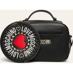 Love Moschino - Torebka. Czarne listonoszki damskie Love Moschino, w paski, ze skóry ekologicznej, na ramię, małe, z aplikacjami. W wyprzedaży za 579,90 zł.