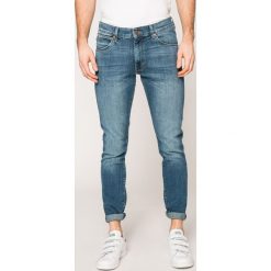 Wrangler - Jeansy Larston. Niebieskie jeansy męskie marki Wrangler. W wyprzedaży za 199,90 zł.