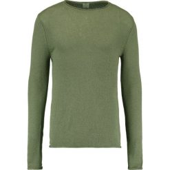 Swetry klasyczne męskie: FTC Cashmere Sweter green smoke