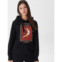 Bluza ze sportowym motywem - Czarny. Czarne bluzy sportowe damskie marki House, s, bez wzorów, bez rękawów, bez kaptura. Za 99,99 zł.