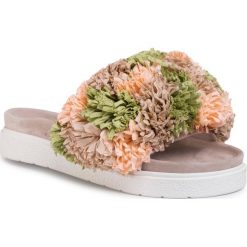 Klapki INUIKII - Grass Band 70104-51 Green/Rose. Czerwone klapki damskie Inuikii, bez wzorów, ze skóry, bez obcasa. W wyprzedaży za 529,00 zł.