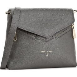 Torebka PATRIZIA PEPE - 2V7324/A2XX-S493 Dark Grey. Szare listonoszki damskie marki Patrizia Pepe. W wyprzedaży za 489,00 zł.