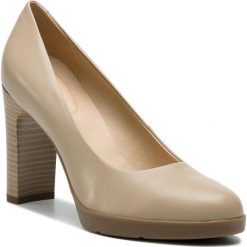 Półbuty GEOX - D Annya H. A D84AEA 000KF C5000 Beige. Brązowe półbuty damskie Geox, bez wzorów, ze skóry ekologicznej, bez obcasa, na obcasie, bez zapięcia. Za 479,00 zł.
