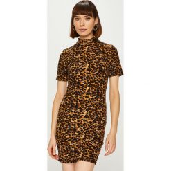 Answear - Sukienka Animal Me. Sukienki damskie ANSWEAR, na co dzień, s, bez wzorów, z elastanu, casualowe, z golfem, z krótkim rękawem, krótkie, mini, proste. W wyprzedaży za 49,90 zł.