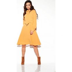 Sukienka wiązana przy szyi kolor kamel. Sukienki damskie Lemoniade, na co dzień, s, bez wzorów, eleganckie, z klasycznym kołnierzykiem, z długim rękawem, długie, maxi, proste. Za 169,90 zł.