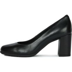 Geox czółenka damskie New Annya D92C8A 00085 38.0 czarne. Czarne czółenka damskie Geox, bez wzorów, ze skóry, z okrągłym noskiem, na wysokim obcasie. Za 429,00 zł.