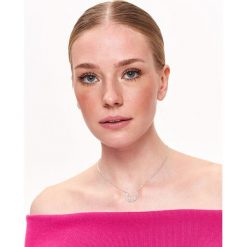 ELEGANCKI NASZYJNIK. Szare naszyjniki damskie marki Top Secret, z cyrkonią, srebrne. W wyprzedaży za 29,99 zł.