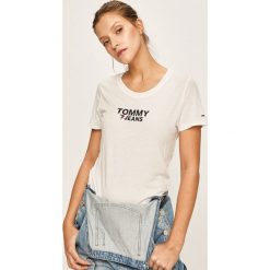 Tommy Jeans - T-shirt. Białe bluzki damskie Tommy Jeans, s, z nadrukiem, z bawełny, z okrągłym kołnierzem, z krótkim rękawem. Za 159,90 zł.