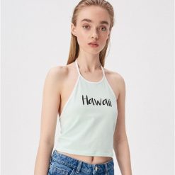 Crop top z napisem - Zielony. Zielone topy damskie Sinsay, m, z napisami, bez kołnierzyka. W wyprzedaży za 7,99 zł.