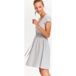 Sukienki: KOPERTOWA, TALIOWANA SUKIENKA.