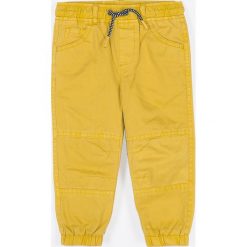 Coccodrillo - Spodnie dziecięce 68-86 cm. Spodnie chłopięce COCCODRILLO, bez wzorów, z tkaniny, casualowe. Za 79,90 zł.