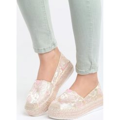 Różowe Espadryle You Changed. Różowe espadryle damskie Born2be, z haftami, bez obcasa. Za 69,99 zł.