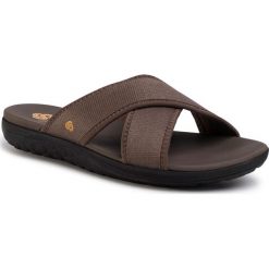 Klapki CLARKS - Step Beat Sail 261444987 Brown. Pomarańczowe klapki męskie Clarks, bez wzorów, z tworzywa sztucznego. Za 239,00 zł.