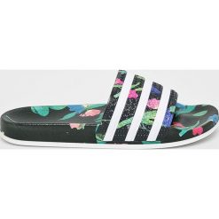 Adidas Originals - Klapki. Klapki damskie adidas Originals, bez wzorów, z materiału, bez obcasa, na płaskiej podeszwie. W wyprzedaży za 149,90 zł.