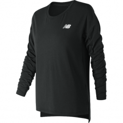 New Balance WT83545BK. T-shirty damskie New Balance, s, bez wzorów, z poliesteru, klasyczne, z klasycznym kołnierzykiem. W wyprzedaży za 49,99 zł.