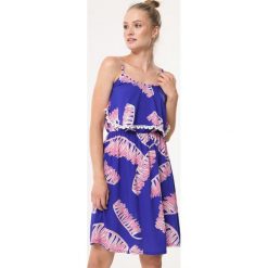 Ciemnoniebieska Sukienka Rising Feeling. Niebieskie sukienki dziewczęce Born2be, na lato, w koronkowe wzory, z wiskozy, eleganckie, bez rękawów, midi, proste. Za 49,99 zł.